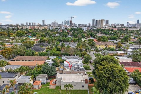 House in Hallandale Beach, Florida 3 bedrooms, 170.01 sq.m. № 2026088 - photo 15