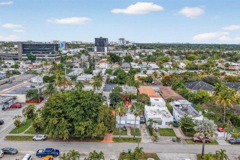 House in Hallandale Beach, Florida 3 bedrooms, 170.01 sq.m. № 2026088 - photo 17