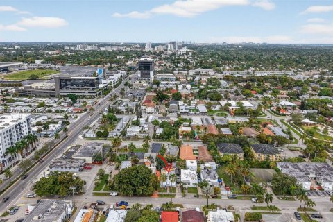 House in Hallandale Beach, Florida 3 bedrooms, 170.01 sq.m. № 2026088 - photo 24