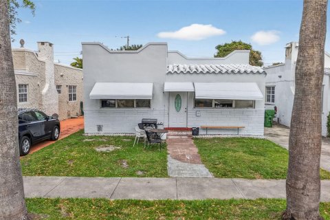 House in Hallandale Beach, Florida 3 bedrooms, 170.01 sq.m. № 2026088