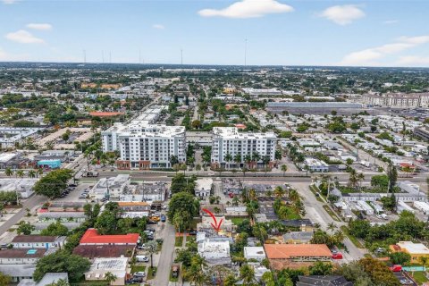 House in Hallandale Beach, Florida 3 bedrooms, 170.01 sq.m. № 2026088 - photo 22