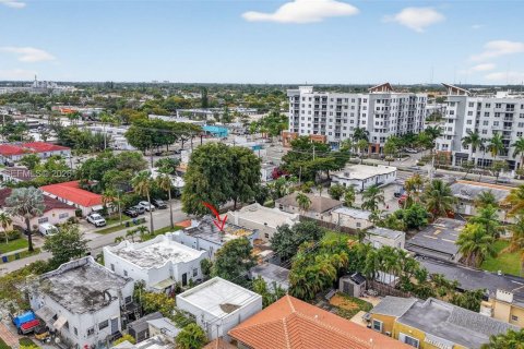 House in Hallandale Beach, Florida 3 bedrooms, 170.01 sq.m. № 2026088 - photo 12