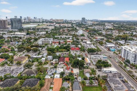 House in Hallandale Beach, Florida 3 bedrooms, 170.01 sq.m. № 2026088 - photo 20