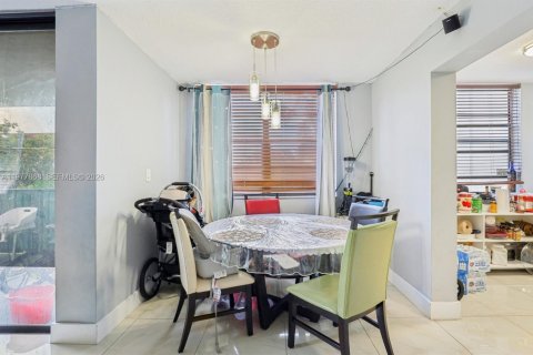 Condominio en venta en Tamarac, Florida, 2 dormitorios, 95.69 m2 № 2042445 - foto 4