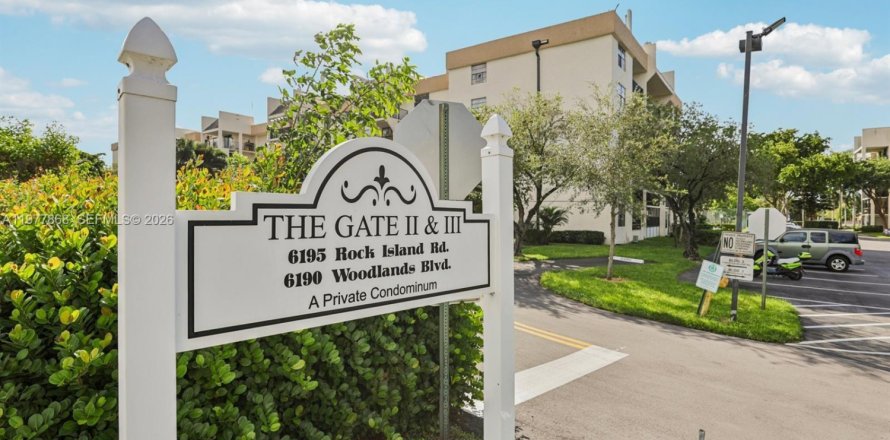 Condominio en Tamarac, Florida, 2 dormitorios  № 2042445