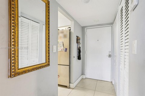 Condominio en venta en Tamarac, Florida, 2 dormitorios, 95.69 m2 № 2042445 - foto 3