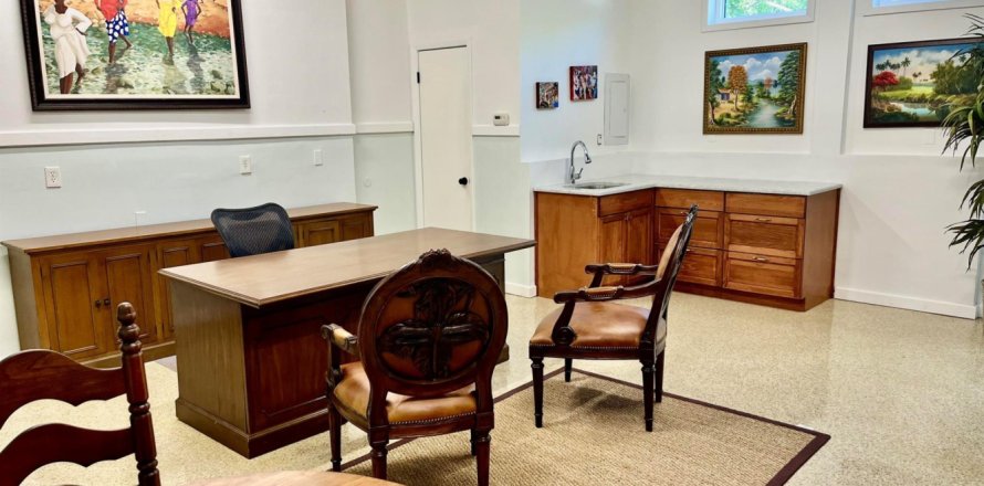 Bureau à Fort Pierce, Floride № 816328