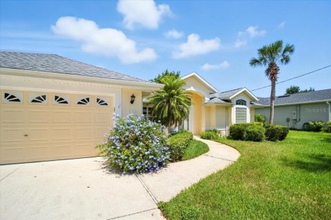 House in Palm Coast, Florida 3 bedrooms, 178.37 sq.m. № 1903890 - photo 3