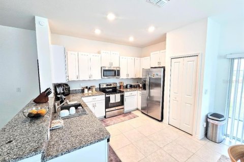 Townhouse in San Antonio, Florida 2 bedrooms, 143.16 sq.m. № 1903821 - photo 16