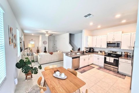 Townhouse in San Antonio, Florida 2 bedrooms, 143.16 sq.m. № 1903821 - photo 5