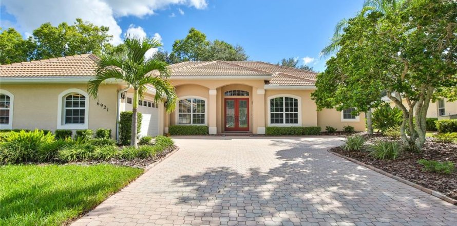 Villa ou maison à University Park, Floride 4 chambres, 228.45 m2 № 2419739