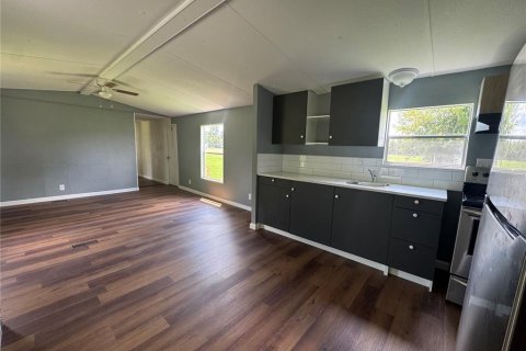Apartamento en alquiler en Dover, Florida, 3 dormitorios, 92.9 m2 № 1917346 - foto 5