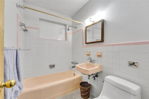 Casa en venta en Deerfield Beach, Florida, 2 dormitorios, 109.81 m2 № 1941629 - foto 19