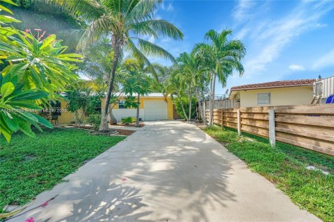 Casa en venta en Deerfield Beach, Florida, 2 dormitorios, 109.81 m2 № 1941629 - foto 2
