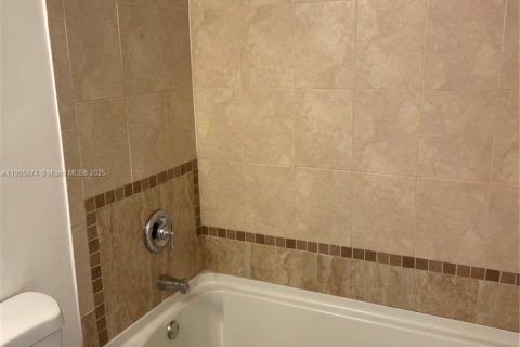 Copropriété à louer à Miami, Floride: 2 chambres, 78.97 m2 № 1965775 - photo 8