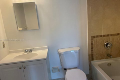 Copropriété à louer à Miami, Floride: 2 chambres, 78.97 m2 № 1965775 - photo 4