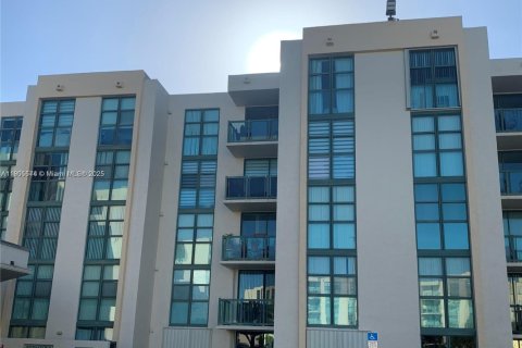 Copropriété à louer à Miami, Floride: 2 chambres, 78.97 m2 № 1965775 - photo 1