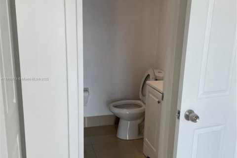 Copropriété à louer à Miami, Floride: 2 chambres, 78.97 m2 № 1965775 - photo 6