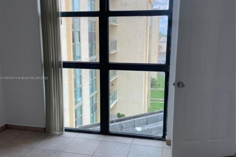 Copropriété à louer à Miami, Floride: 2 chambres, 78.97 m2 № 1965775 - photo 3