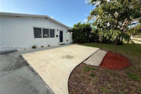 Casa en alquiler en Hollywood, Florida, 3 dormitorios, 143.91 m2 № 2008819 - foto 4