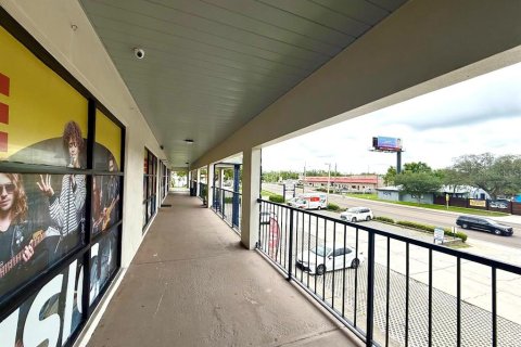 Propiedad comercial en venta en Tampa, Florida, 2184.32 m2 № 2226525 - foto 7