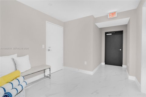 Condo in Miami, Florida, 4 bedrooms  № 1999436 - photo 19