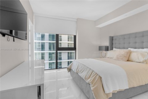 Condo in Miami, Florida, 4 bedrooms  № 1999436 - photo 22