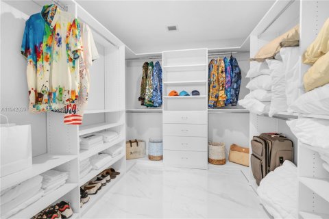 Condo in Miami, Florida, 4 bedrooms  № 1999436 - photo 16
