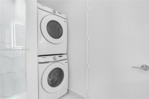 Condo in Miami, Florida, 4 bedrooms  № 1999436 - photo 20