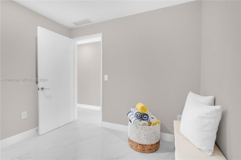 Condo in Miami, Florida, 4 bedrooms  № 1999436 - photo 17
