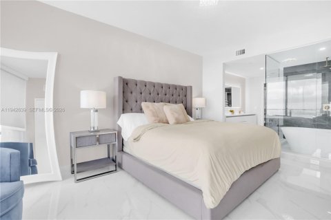 Condo in Miami, Florida, 4 bedrooms  № 1999436 - photo 13
