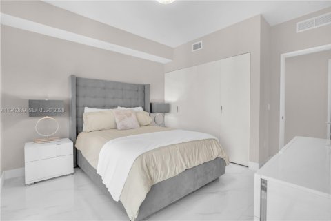 Condo in Miami, Florida, 4 bedrooms  № 1999436 - photo 23