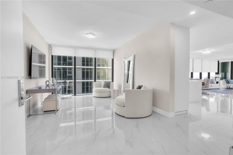 Condo in Miami, Florida, 4 bedrooms  № 1999436 - photo 7