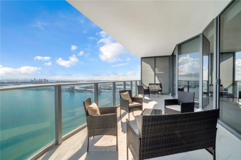 Condo in Miami, Florida, 4 bedrooms  № 1999436
