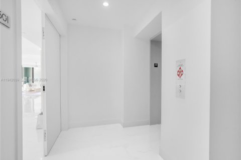 Condo in Miami, Florida, 4 bedrooms  № 1999436 - photo 4