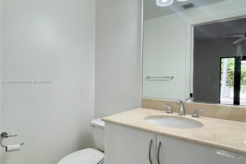 Touwnhouse à vendre à Miami, Floride: 2 chambres, 132.39 m2 № 1957800 - photo 11