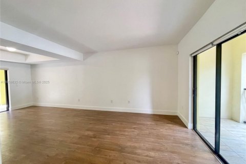 Touwnhouse à vendre à Miami, Floride: 2 chambres, 132.39 m2 № 1957800 - photo 24