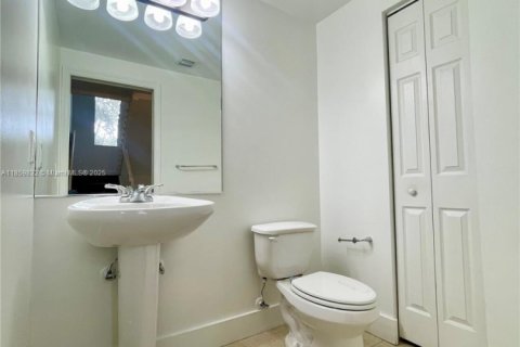 Touwnhouse à vendre à Miami, Floride: 2 chambres, 132.39 m2 № 1957800 - photo 23