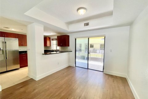 Touwnhouse à vendre à Miami, Floride: 2 chambres, 132.39 m2 № 1957800 - photo 30