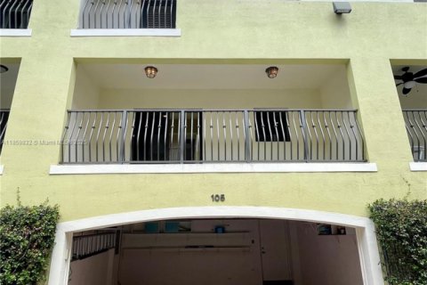 Touwnhouse à vendre à Miami, Floride: 2 chambres, 132.39 m2 № 1957800 - photo 4