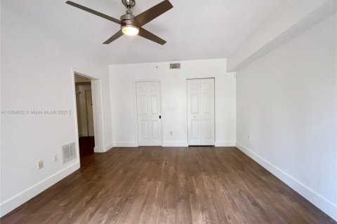 Touwnhouse à vendre à Miami, Floride: 2 chambres, 132.39 m2 № 1957800 - photo 13