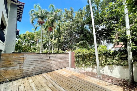 Touwnhouse à vendre à Miami, Floride: 2 chambres, 132.39 m2 № 1957800 - photo 18