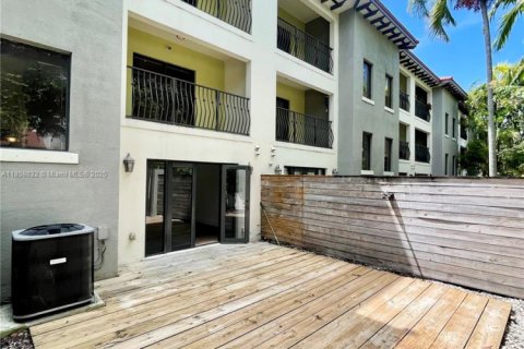 Touwnhouse à vendre à Miami, Floride: 2 chambres, 132.39 m2 № 1957800 - photo 19