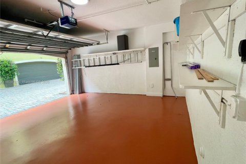 Touwnhouse à vendre à Miami, Floride: 2 chambres, 132.39 m2 № 1957800 - photo 6