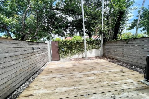 Touwnhouse à vendre à Miami, Floride: 2 chambres, 132.39 m2 № 1957800 - photo 15