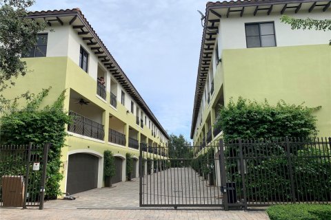 Touwnhouse à vendre à Miami, Floride: 2 chambres, 132.39 m2 № 1957800 - photo 1