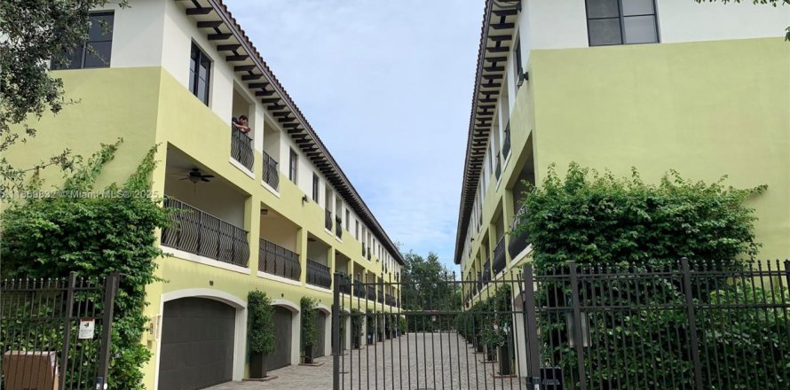Touwnhouse à Miami, Floride 2 chambres, 132.39 m2 № 1957800