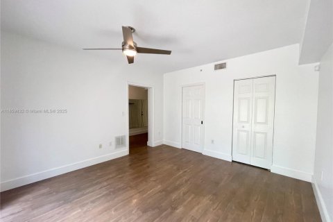 Touwnhouse à vendre à Miami, Floride: 2 chambres, 132.39 m2 № 1957800 - photo 14