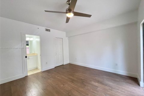 Touwnhouse à vendre à Miami, Floride: 2 chambres, 132.39 m2 № 1957800 - photo 10