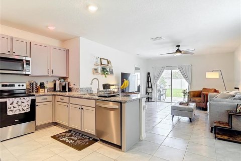 House in Wesley Chapel, Florida 3 bedrooms, 141.03 sq.m. № 1803660 - photo 9
